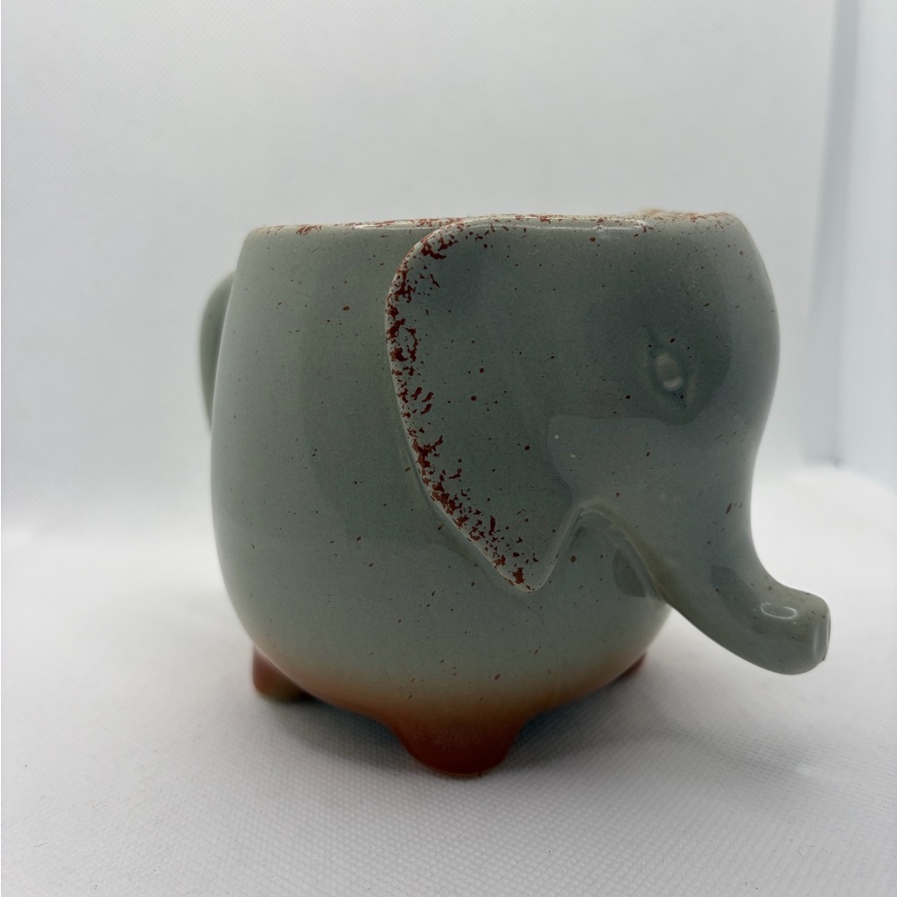 Elephant Shaped Gray and Brown Tea 15 oz Mug - Picture 4 of 5